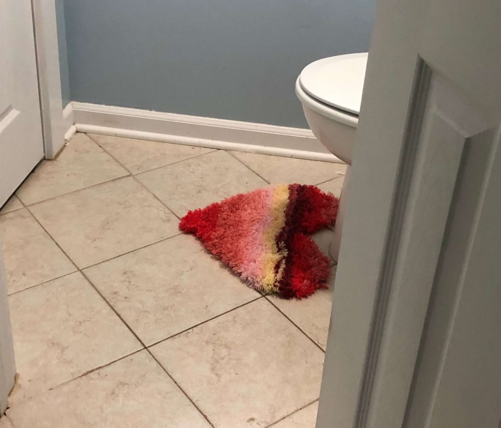 Cordata Heart Rug in the bathroom